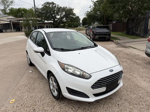 Oxford White 2015 Ford Fiesta SE