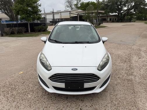Oxford White 2015 Ford Fiesta SE