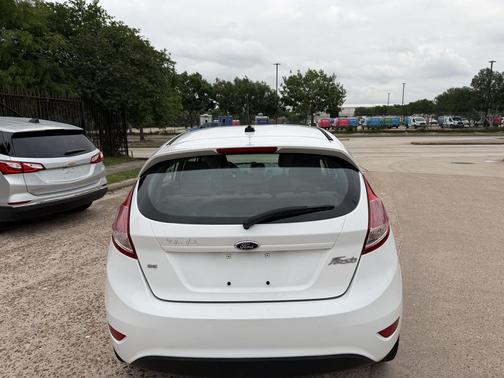Oxford White 2015 Ford Fiesta SE