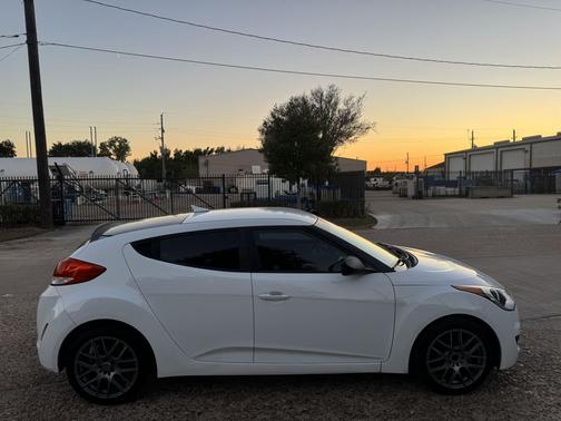 2016 Hyundai Veloster Base