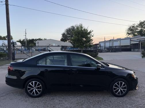 Black 2017 Volkswagen Jetta 1.4T SE