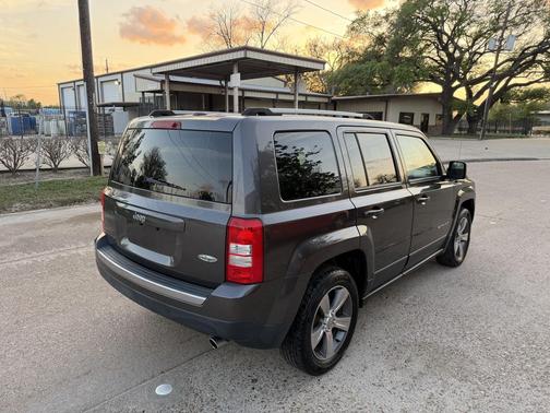 Granite Crystal Metallic Clearcoat 2016 Jeep Patriot High Altitude