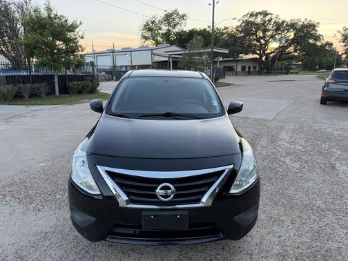 Super Black 2018 Nissan Versa 1.6 S+