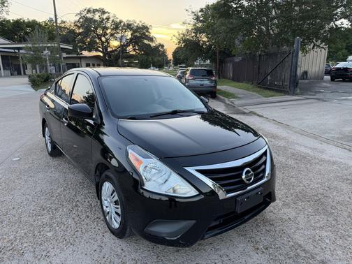 Super Black 2018 Nissan Versa 1.6 S+