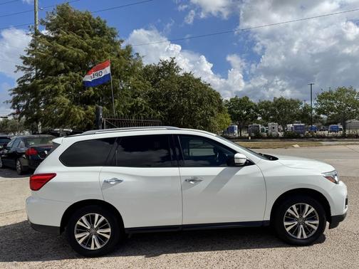 2018 Nissan Pathfinder SV