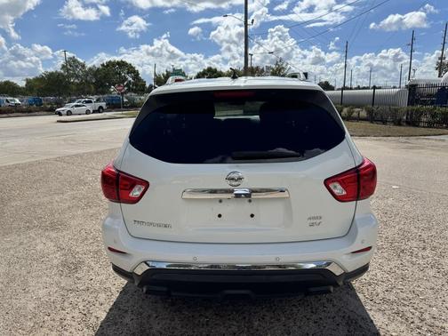 2018 Nissan Pathfinder SV