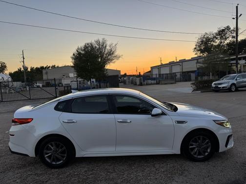 2020 Kia Optima LX