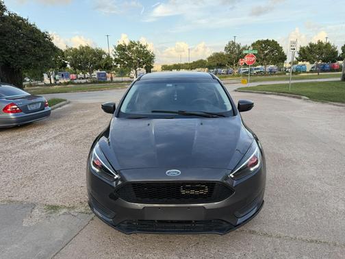 Magnetic Metallic 2017 Ford Focus SE