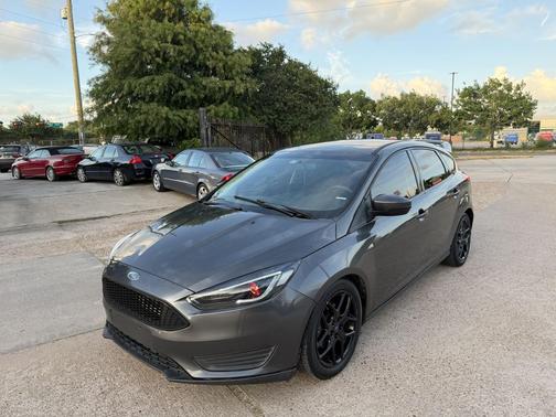 Magnetic Metallic 2017 Ford Focus SE