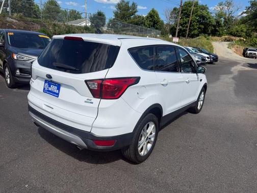 Oxford White 2019 Ford Escape SE