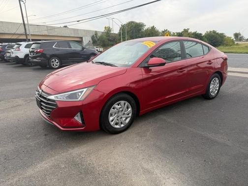 2019 Hyundai ELANTRA SE
