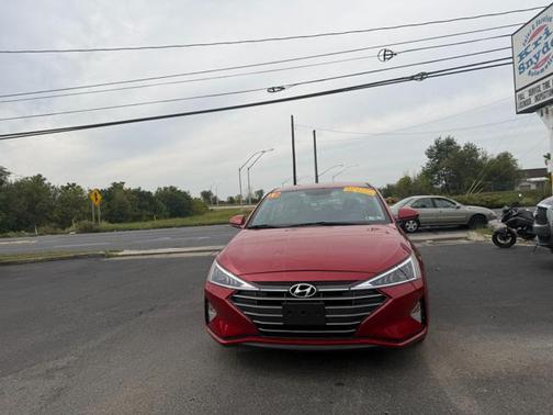 2019 Hyundai ELANTRA SE