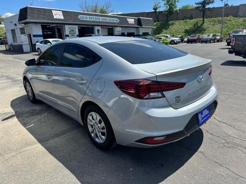 2020 Hyundai ELANTRA SE