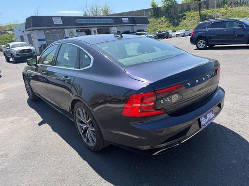 Magic Blue Metallic 2017 Volvo S90 T6 Momentum