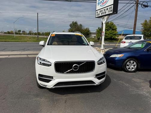 Crystal White Pearl 2016 Volvo XC90 T6 Momentum