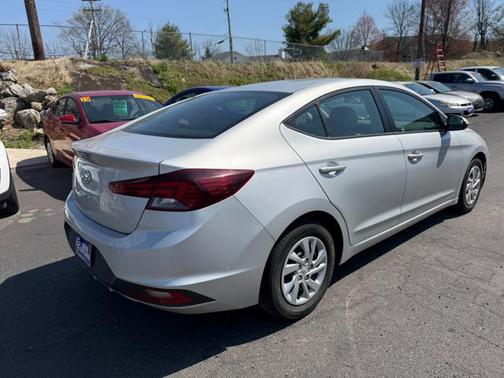 2020 Hyundai ELANTRA SE