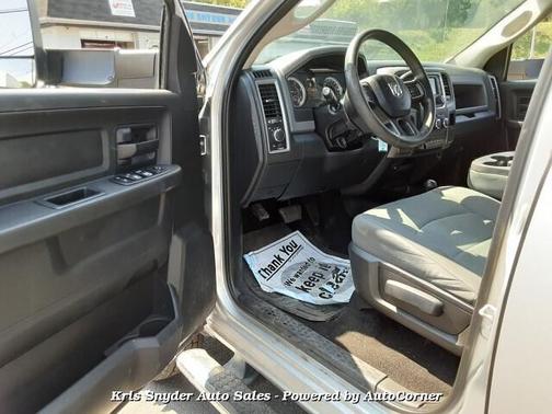 2017 RAM 3500 Tradesman Crew Cab 4x4 8' Box