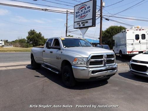 2017 RAM 3500 Tradesman Crew Cab 4x4 8' Box