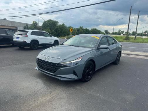 2022 Hyundai ELANTRA SEL