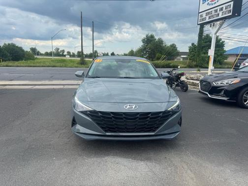 2022 Hyundai ELANTRA SEL