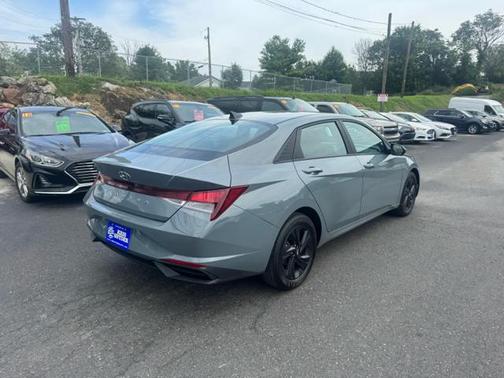 2022 Hyundai ELANTRA SEL