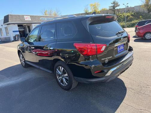 2019 Nissan Pathfinder SV