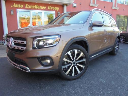 Champagne 2022 Mercedes-Benz GLB 250 4MATIC