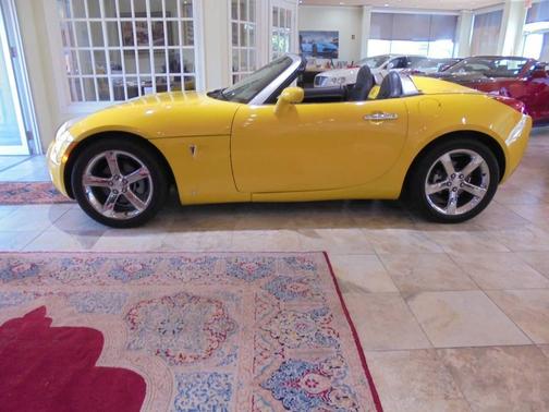 Yellow 2007 Pontiac Solstice Base 2dr Convertible