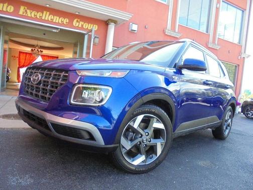 Intense Blue 2024 Hyundai VENUE Limited