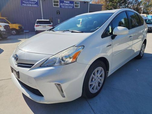 2014 Toyota Prius v Two