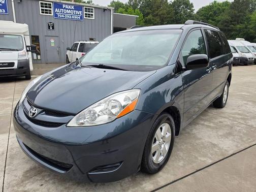 Slate Metallic 2009 Toyota Sienna LE
