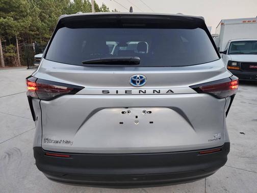 2023 Toyota Sienna XLE 8 Passenger