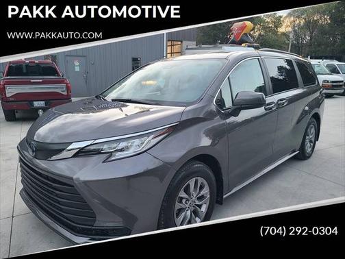 2022 Toyota Sienna LE