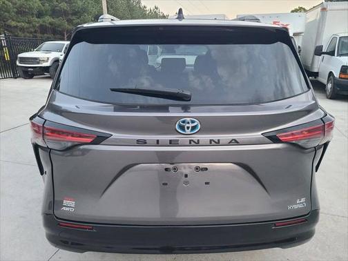 2022 Toyota Sienna LE