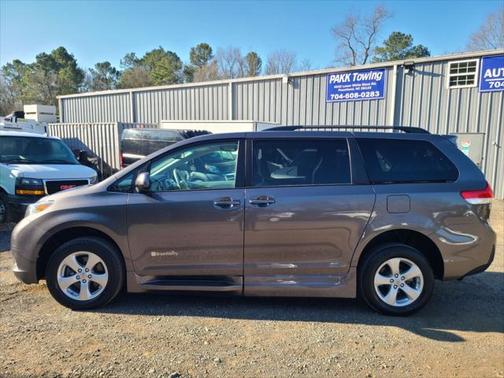 2014 Toyota Sienna LE