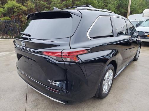 2024 Toyota Sienna Platinum
