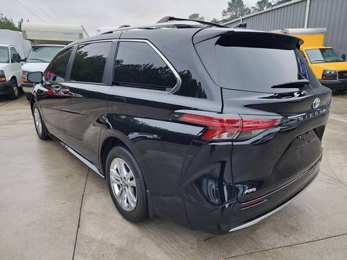 2024 Toyota Sienna Platinum