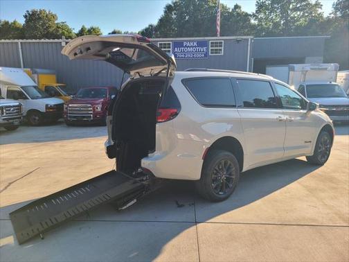 2021 Chrysler Pacifica Touring L