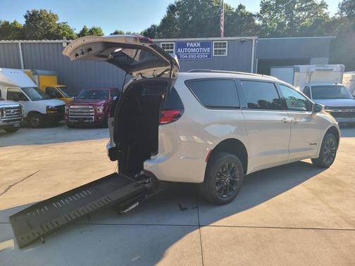 2021 Chrysler Pacifica Touring L