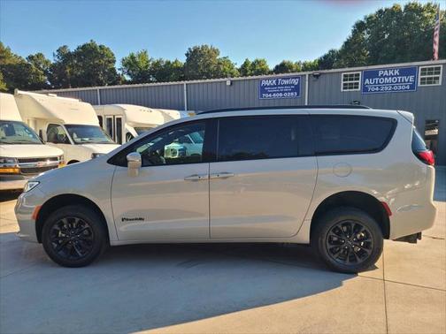 2021 Chrysler Pacifica Touring L