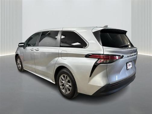 2021 Toyota Sienna LE