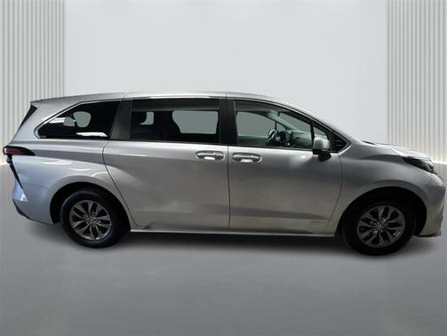 2021 Toyota Sienna LE