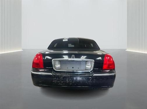 2011 Lincoln Town Car Signature