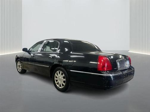 2011 Lincoln Town Car Signature