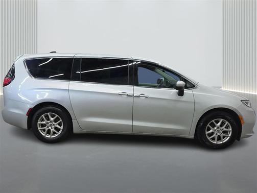 Silver Mist Clearcoat 2023 Chrysler Pacifica Touring L