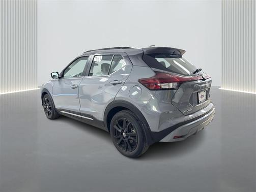 Boulder Gray Pearl 2021 Nissan Kicks SR