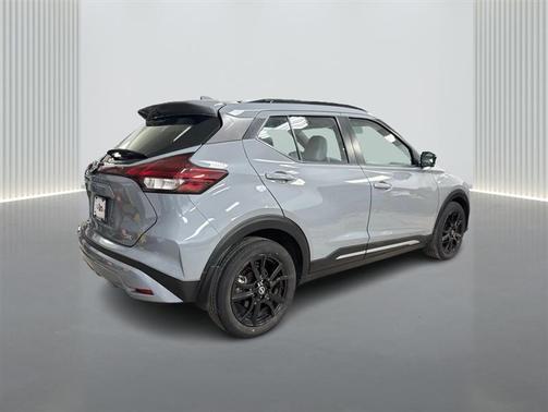 Boulder Gray Pearl 2021 Nissan Kicks SR