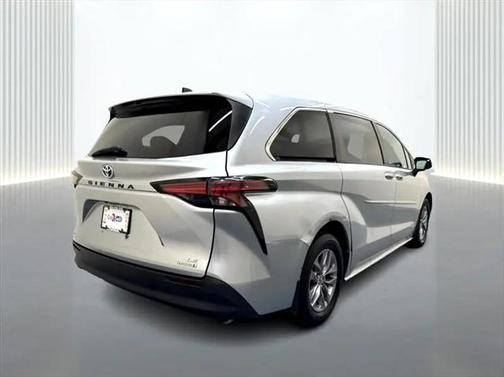 2021 Toyota Sienna LE