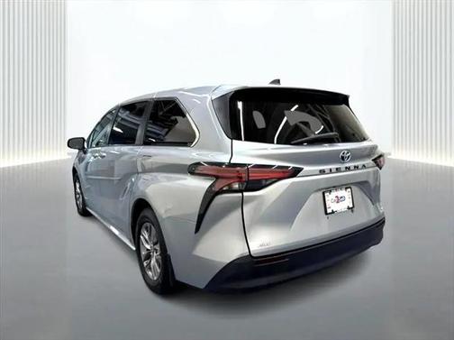 2021 Toyota Sienna LE