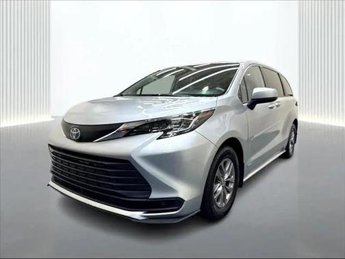 2021 Toyota Sienna LE